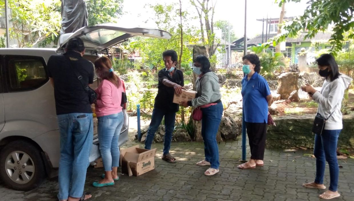 Tim PSE Paroki Wonosari Menyalurkan Minyak Goreng Pada 26 Januari 2022