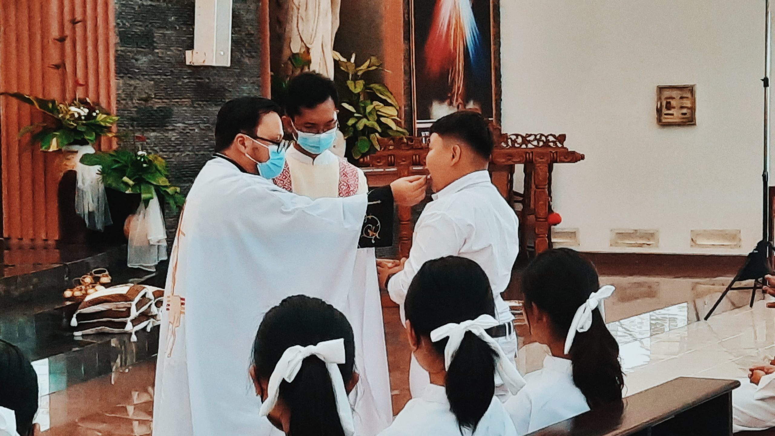 Minggu, 02 Juni 2024 dilaksanakan Perayaan Ekaristi Hari Raya Tubuh dan Darah Kristus serta Penerimaan Komuni Pertama